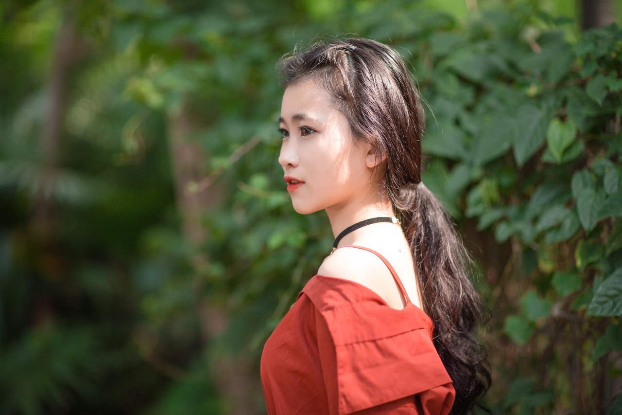 女村长身边的神医传奇