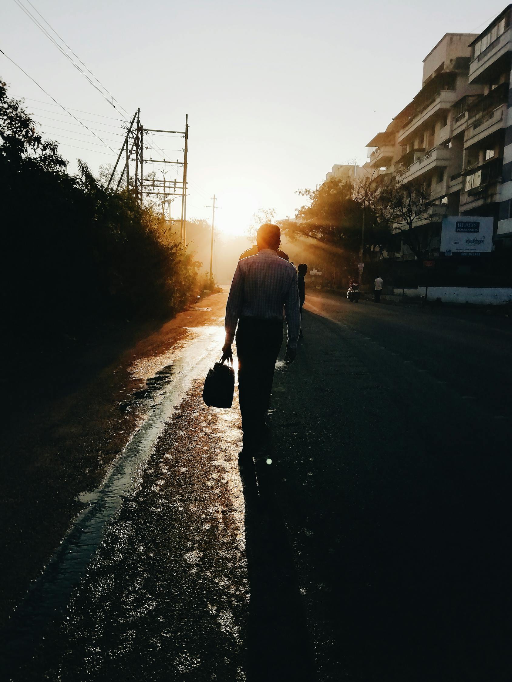 你是人间理想电视剧，探寻理想人生的深度与意义